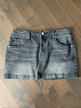 RSQ Washed Black Denim Mini Skirt - Classic Five-Pocket Style sz 27